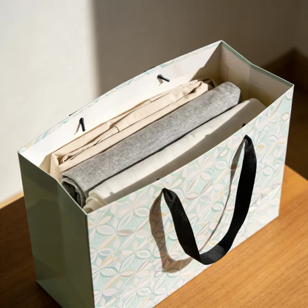 custom-apparel-paper-bags-wholesale-handled-gift-bags-5